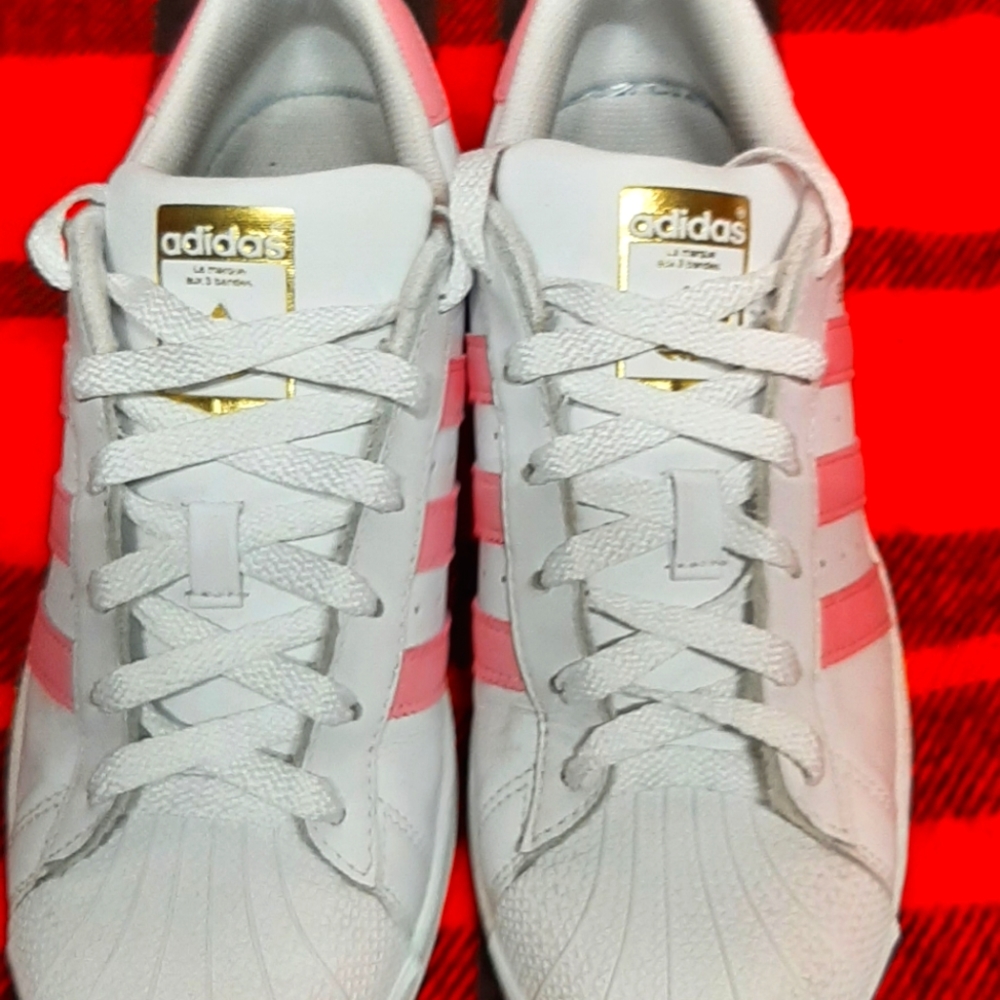 Adidas sneaker/tennis shoes